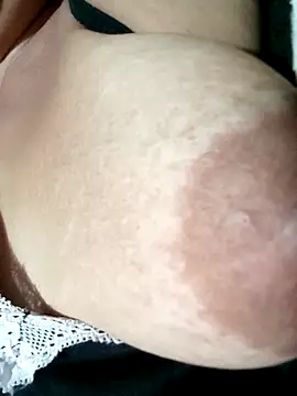 Hotmommax online show from 11/18/25, 04:21