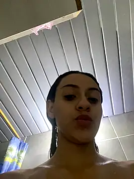 miluwatson online show from 10/19/25, 06:43