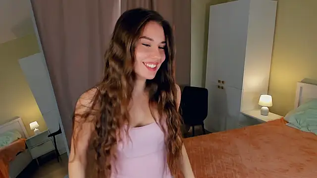 MinaRuzzo online show from 10/03/25, 04:14