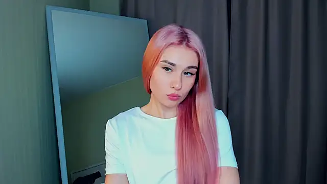 MinaRuzzo online show from 12/05/25, 05:50