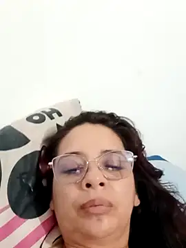 Snapshot of AdiniTA__Hot chatting on 09/30/25, 02:17 AdiniTA Hot online show from 09/30/25, 02:17