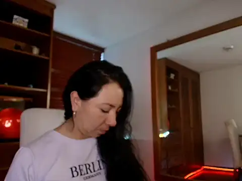 Talia  velvet online show from 12/22/25, 11:32