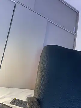 EmilyZuits online show from 10/28/25, 09:58