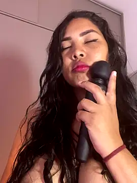 EmilyZuits online show from 11/16/25, 09:08