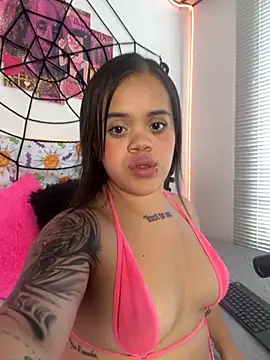 Snapshot of Sussyroxxx chatting on 10/26/25, 05:35 Sussyroxxx online show from 10/26/25, 05:35