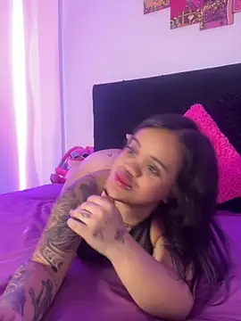 Snapshot of Sussyroxxx chatting on 10/17/25, 05:11 Sussyroxxx online show from 10/17/25, 05:11