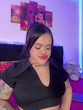 Snapshot of Sussyroxxx chatting on 12/15/25, 01:00 Sussyroxxx online show from 12/15/25, 01:00