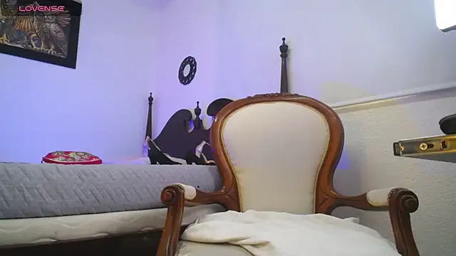 chloe  Jones  online show from 11/26/25, 01:00