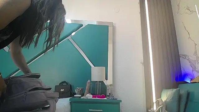 chloe  Jones  online show from 04/01/26, 12:50