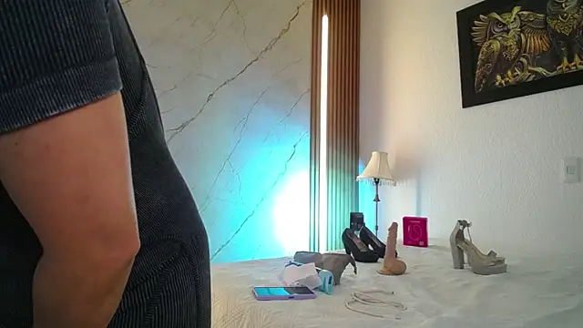 chloe  Jones  online show from 02/05/26, 12:45