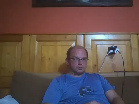 Snapshot of Rado2812 chatting on 10/18/25, 04:09 Rado2812 online show from 10/18/25, 04:09