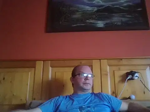 Snapshot of Rado2812 chatting on 10/05/25, 07:54 Rado2812 online show from 10/05/25, 07:54