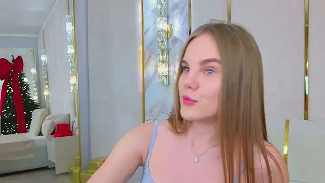 Lili Lohan online show from 12/14/25, 05:18