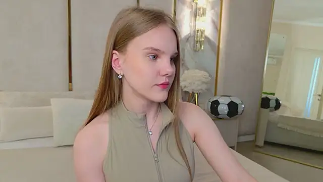 Snapshot of Lili_Lohan chatting on 07/16/26, 05:04 Lili Lohan online show from 07/16/26, 05:04