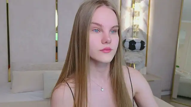 Snapshot of Lili_Lohan chatting on 07/19/26, 05:05 Lili Lohan online show from 07/19/26, 05:05