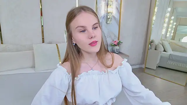 Lili Lohan online show from 05/13/26, 05:03
