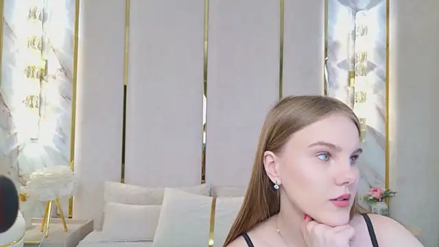 Lili Lohan online show from 05/19/26, 05:03