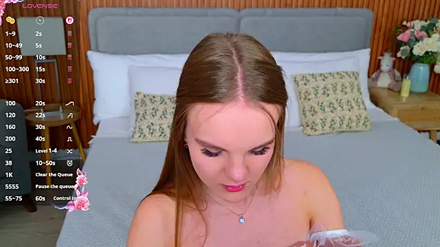 Lili Lohan online show from 11/13/25, 05:06