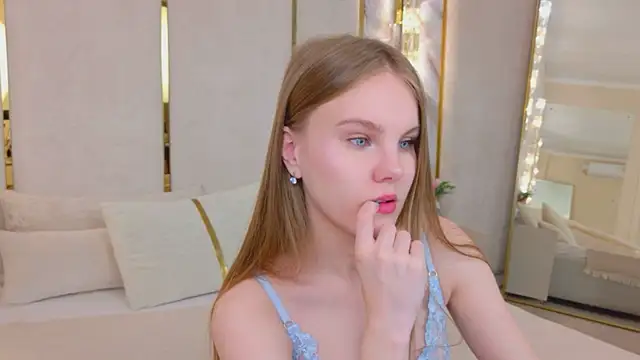 Lili Lohan online show from 06/14/26, 05:08