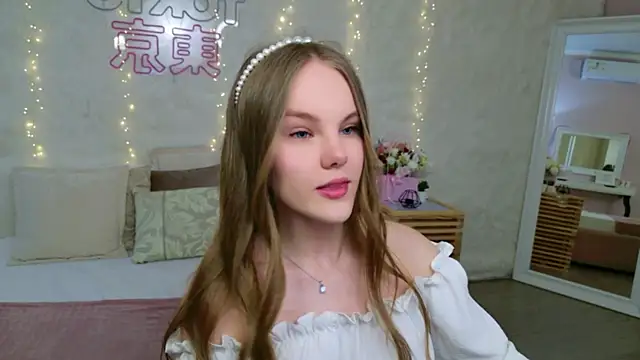 Lili Lohan online show from 04/18/26, 05:21