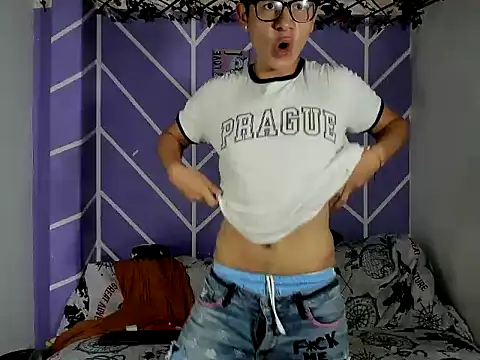 nexusboyhot online show from 12/18/25, 02:43