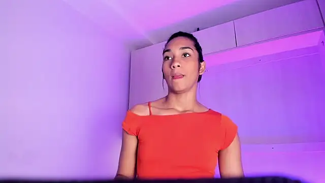 AnahiCollins online show from 05/04/26, 01:03