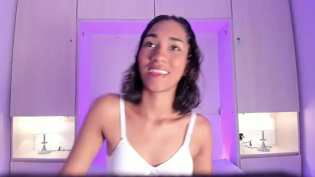 AnahiCollins online show from 04/21/26, 11:39