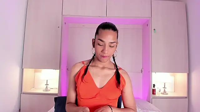 AnahiCollins online show from 11/21/25, 11:42