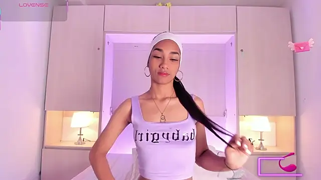 AnahiCollins online show from 10/21/25, 11:42