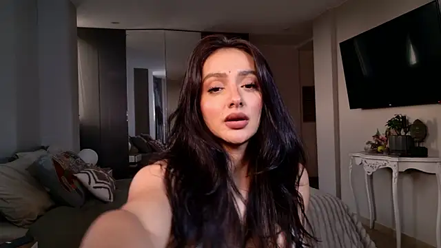 Snapshot of Milana_De chatting on 02/18/26, 11:12 Milana De online show from 02/18/26, 11:12