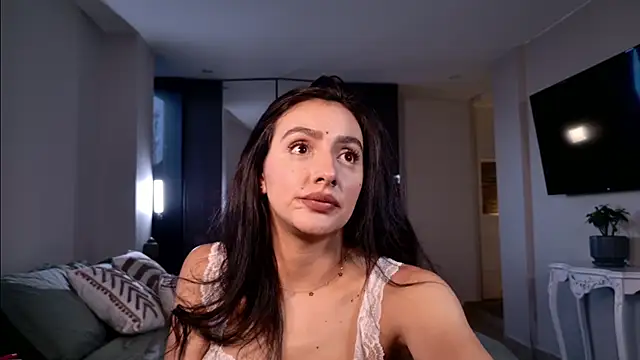 Milana De online show from 11/18/25, 10:34