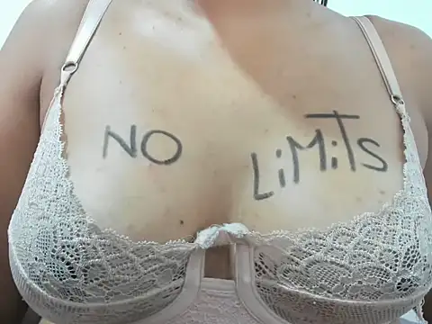 Snapshot of Valentinahot7 chatting on 11/23/25, 12:26 Valentinahot7 online show from 11/23/25, 12:26