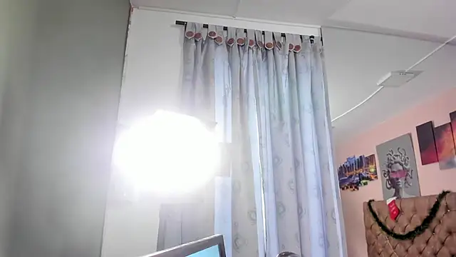 Snapshot of scarlett_vex chatting on 12/17/25, 09:53 scarlett vex online show from 12/17/25, 09:53