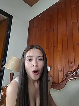 EmmaValencia  online show from 04/18/26, 07:00