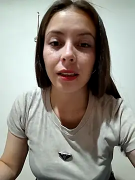 EmmaValencia  online show from 10/21/25, 04:45