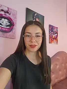 EmmaValencia  online show from 02/09/26, 09:35