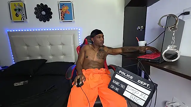 DiegoXL111 online show from 10/04/25, 04:25