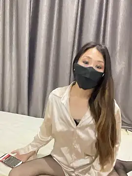 Snapshot of aska1986 chatting on 11/17/25, 04:22 aska1986 online show from 11/17/25, 04:22