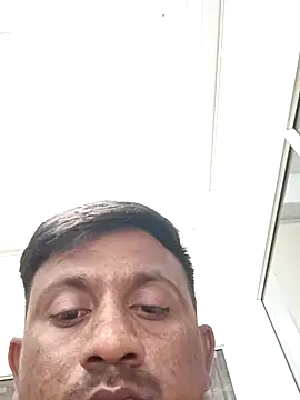 SlipperyRebound0 online show from 10/29/25, 05:23