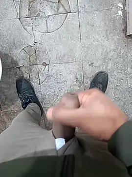 SlipperyRebound0 online show from 11/18/25, 03:04