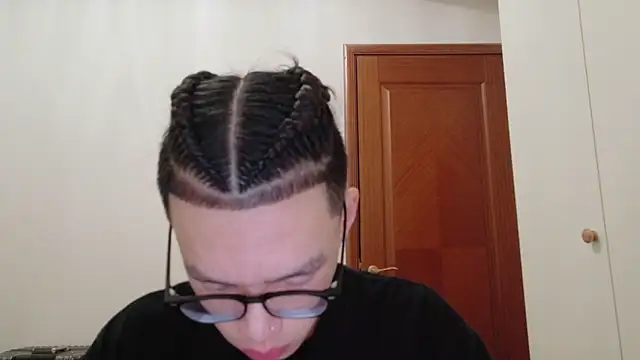 Snapshot of hangzi-0011 chatting on 10/08/25, 11:12 hangzi-0011 online show from 10/08/25, 11:12