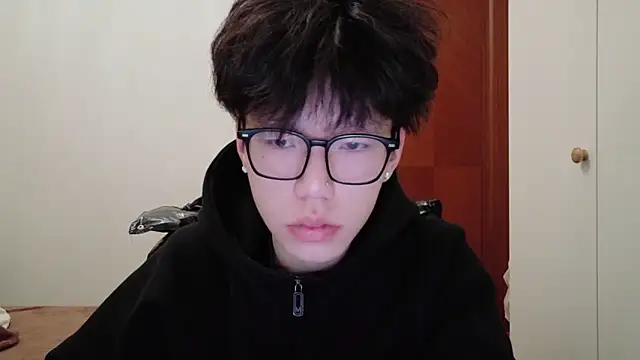 Snapshot of hangzi-0011 chatting on 12/04/25, 12:26 hangzi-0011 online show from 12/04/25, 12:26