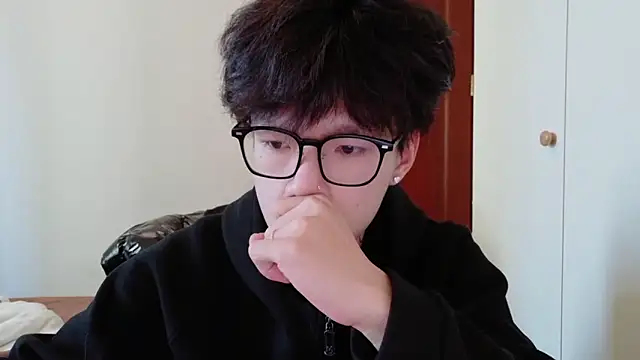 Snapshot of hangzi-0011 chatting on 12/05/25, 07:40 hangzi-0011 online show from 12/05/25, 07:40