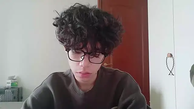 Snapshot of hangzi-0011 chatting on 10/14/25, 07:31 hangzi-0011 online show from 10/14/25, 07:31