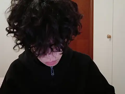 Snapshot of hangzi-0011 chatting on 11/01/25, 11:15 hangzi-0011 online show from 11/01/25, 11:15