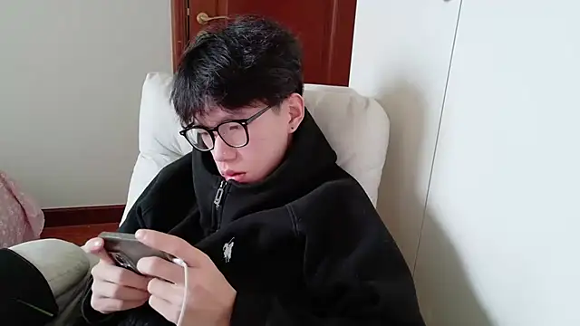 Snapshot of hangzi-0011 chatting on 11/12/25, 08:07 hangzi-0011 online show from 11/12/25, 08:07