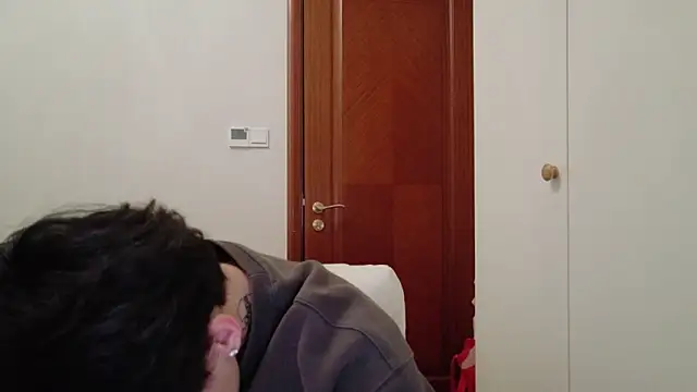 Snapshot of hangzi-0011 chatting on 11/27/25, 11:54 hangzi-0011 online show from 11/27/25, 11:54