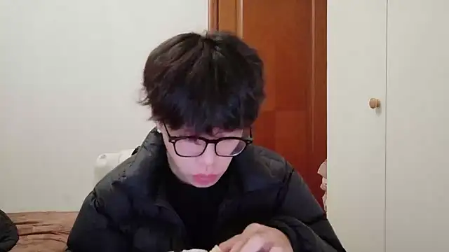 Snapshot of hangzi-0011 chatting on 12/01/25, 01:34 hangzi-0011 online show from 12/01/25, 01:34