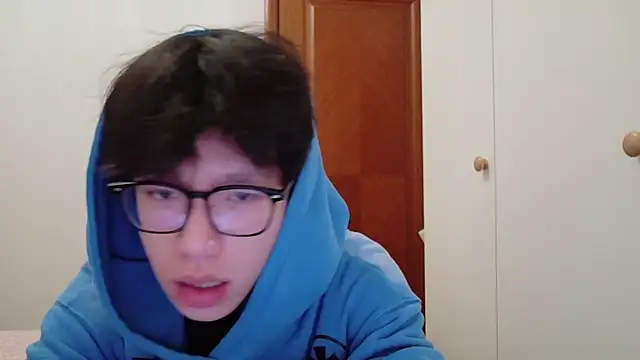 Snapshot of hangzi-0011 chatting on 11/09/25, 11:47 hangzi-0011 online show from 11/09/25, 11:47