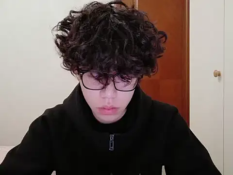 Snapshot of hangzi-0011 chatting on 11/03/25, 11:03 hangzi-0011 online show from 11/03/25, 11:03